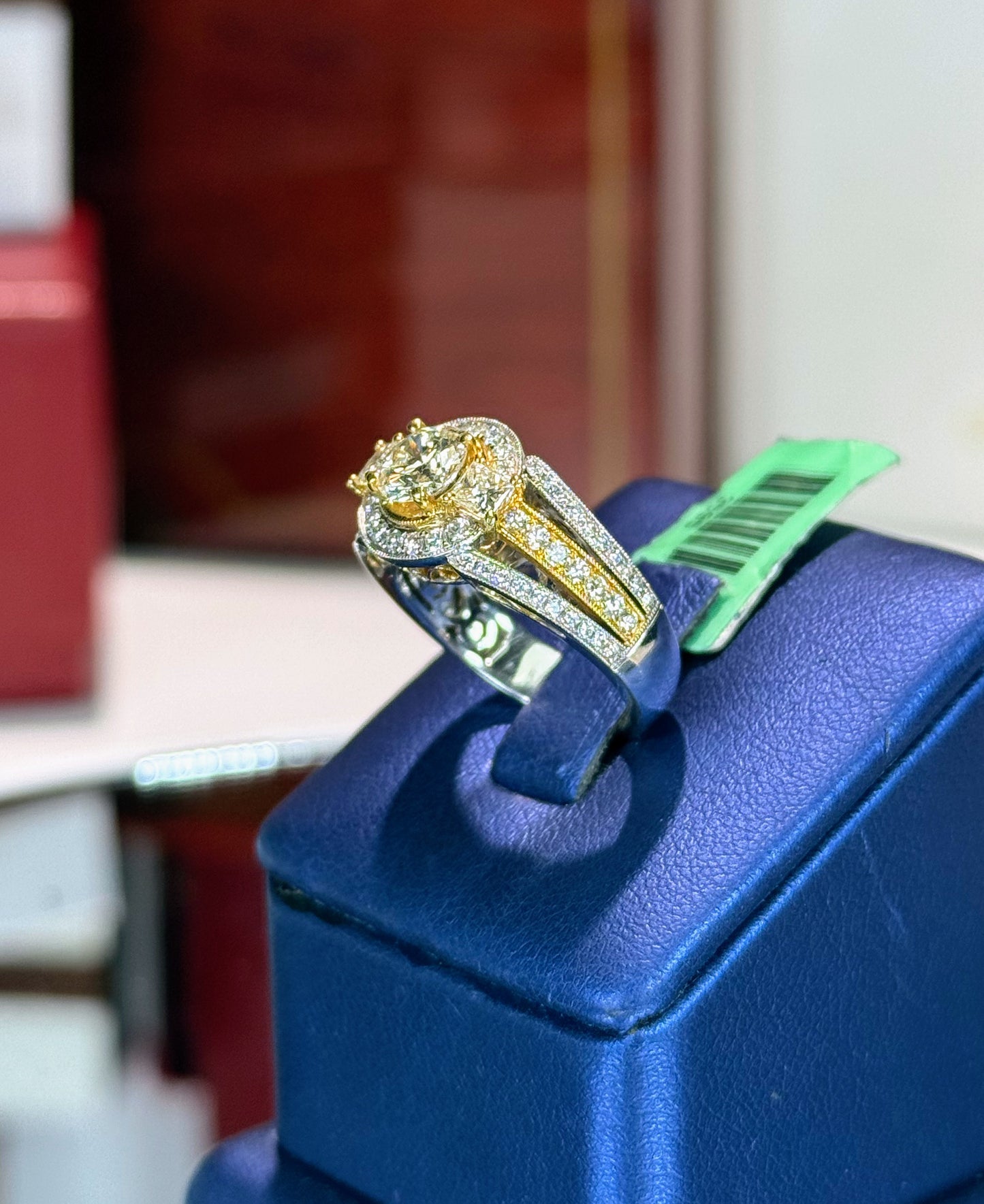 Diamond Halo 18k White Gold Ring