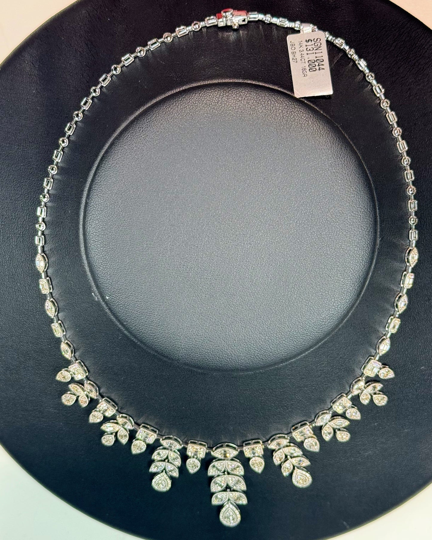 Leafy Pattern 14k White Gold Diamond Necklace