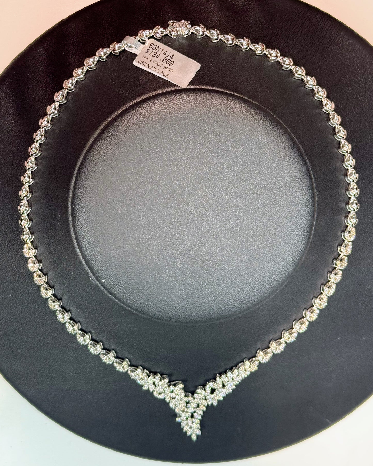 Leafy Pattern 14k White Gold Diamond Necklace