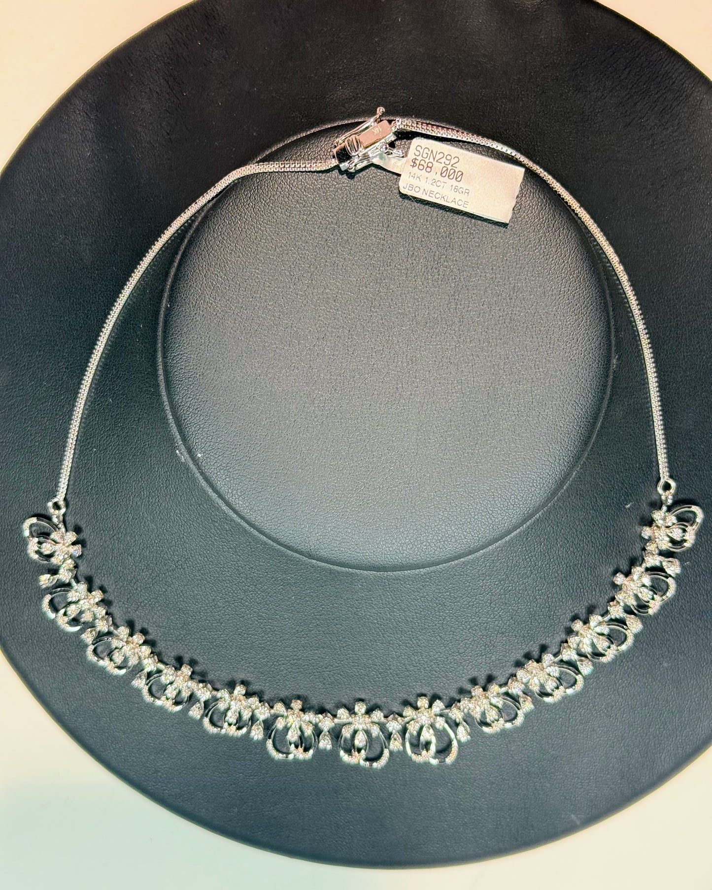 Floral Pattern 14k White Gold Diamond Necklace