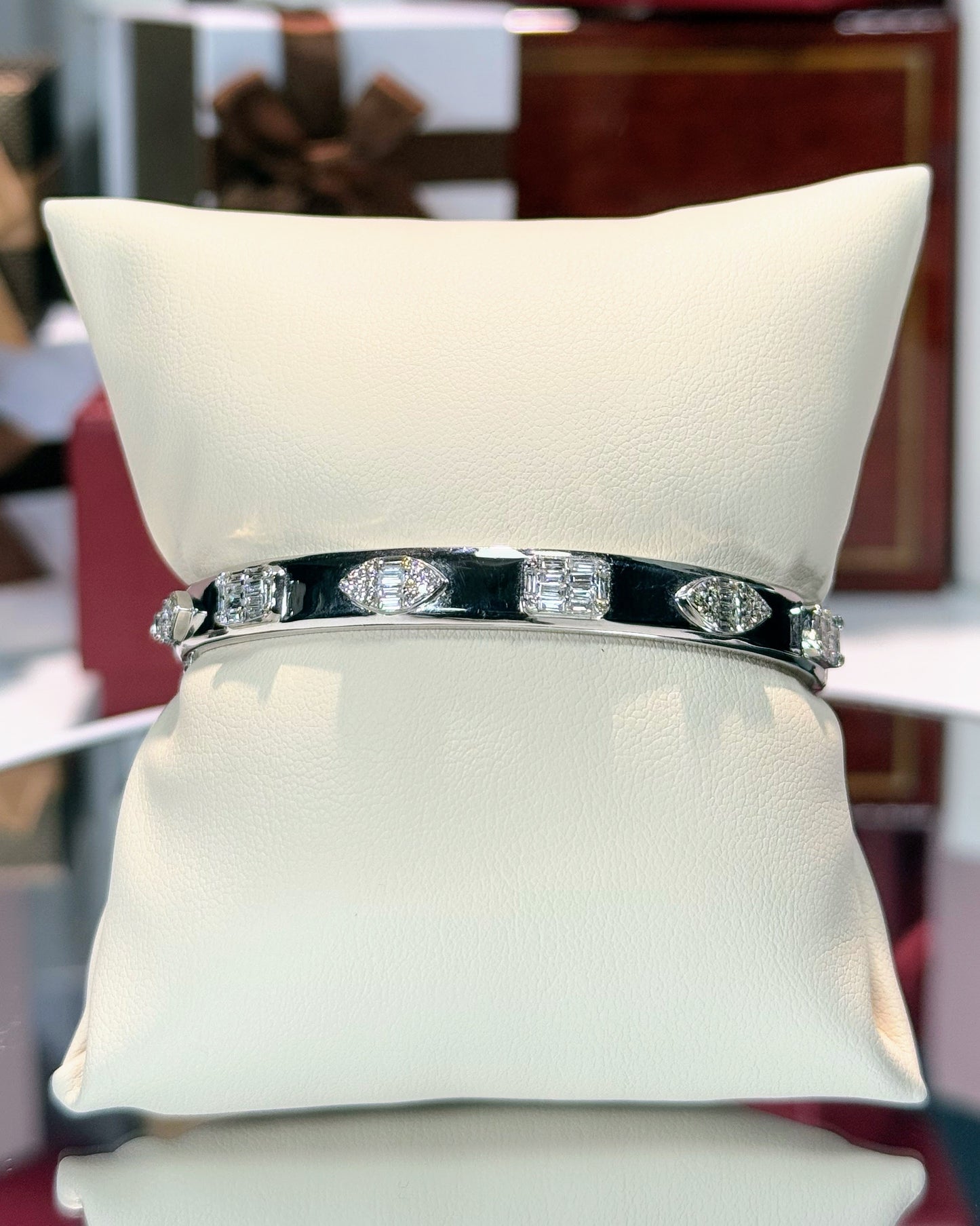 14k White Gold Baguette Diamond Banlge