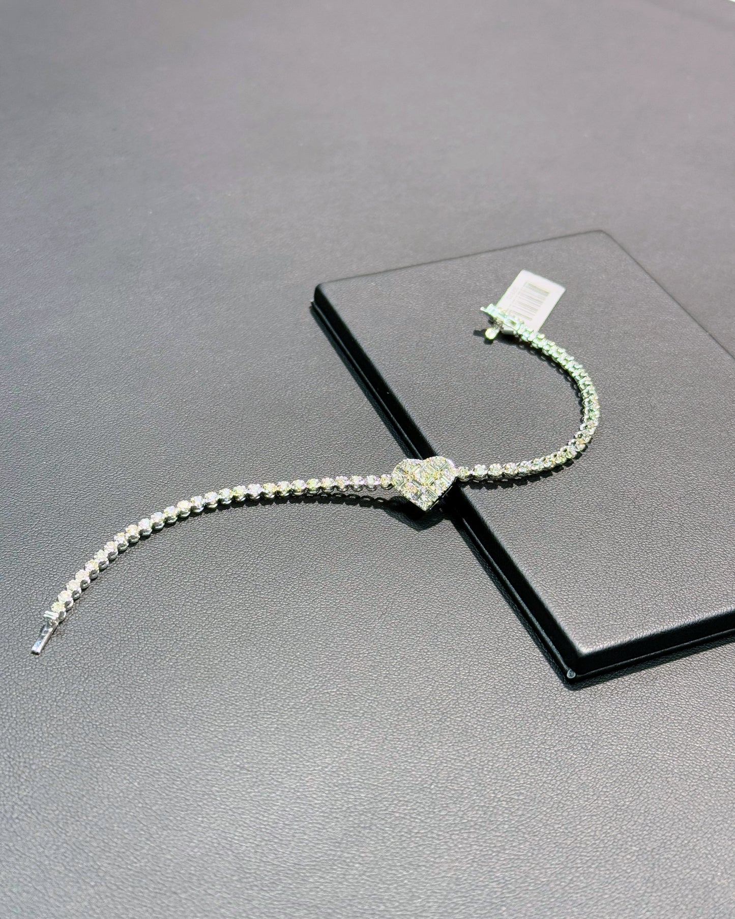 14k White Gold Diamond Heart Bracelet
