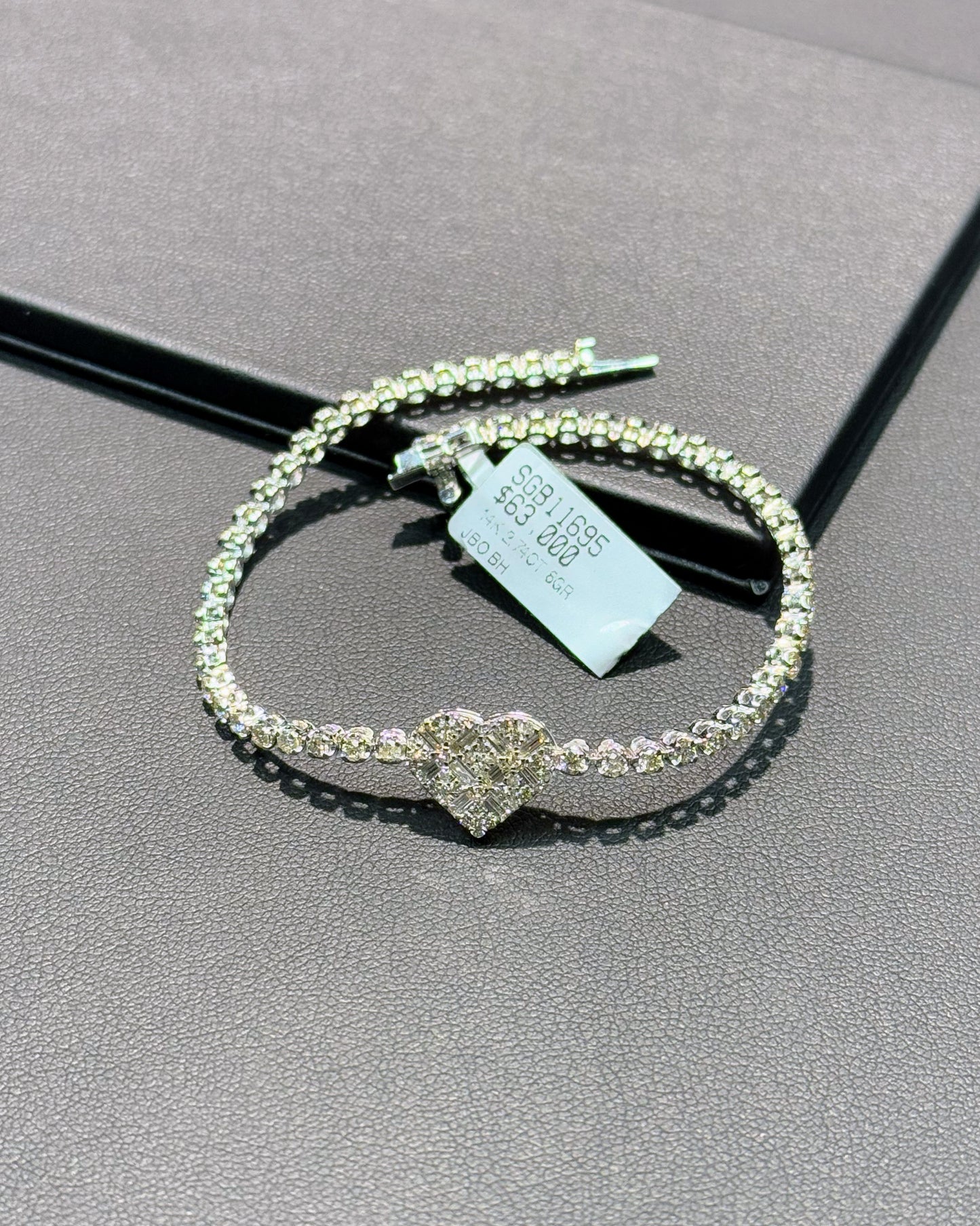 14k White Gold Diamond Heart Bracelet