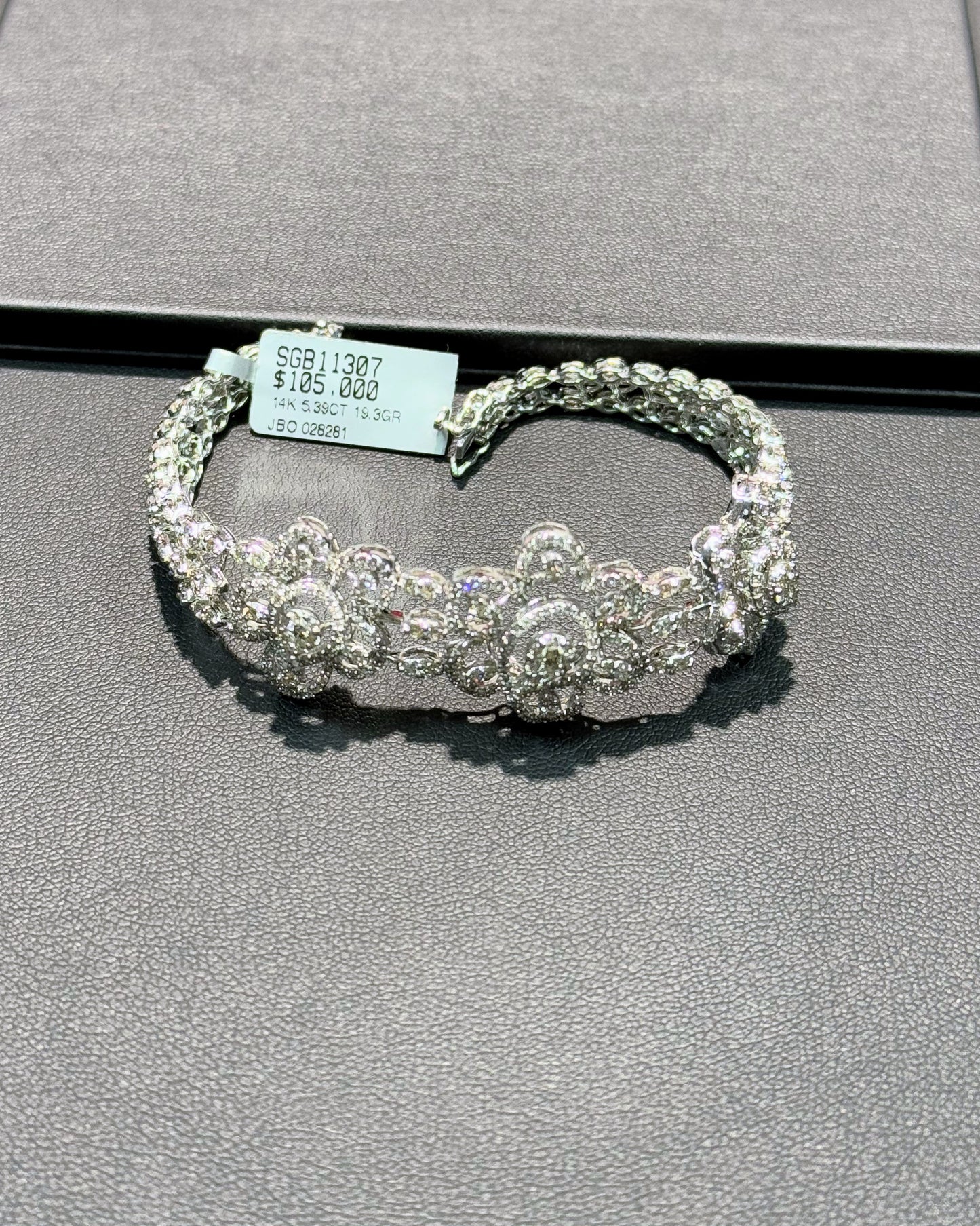 14k White Gold Diamond Flower Bracelet