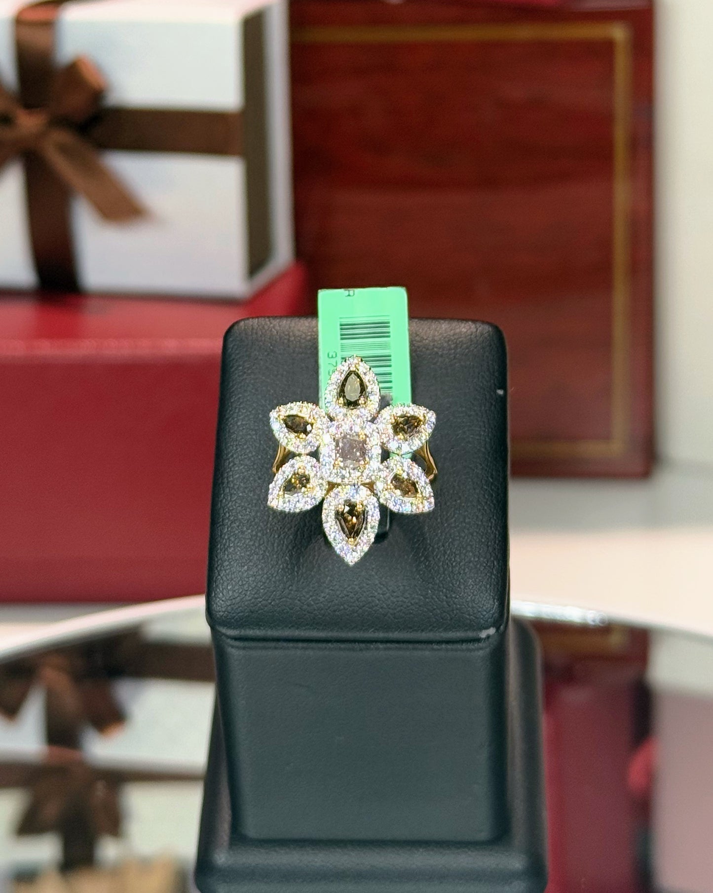 Fancy Color Diamond 18k Yellow Gold Flower Ring