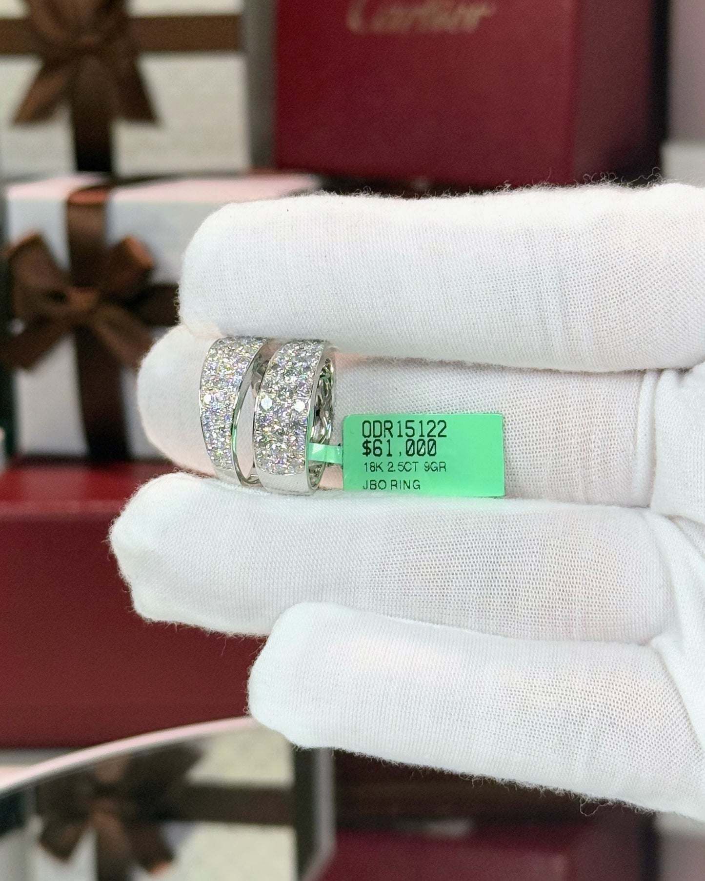 18k White Gold Canyon Design Diamond Ring