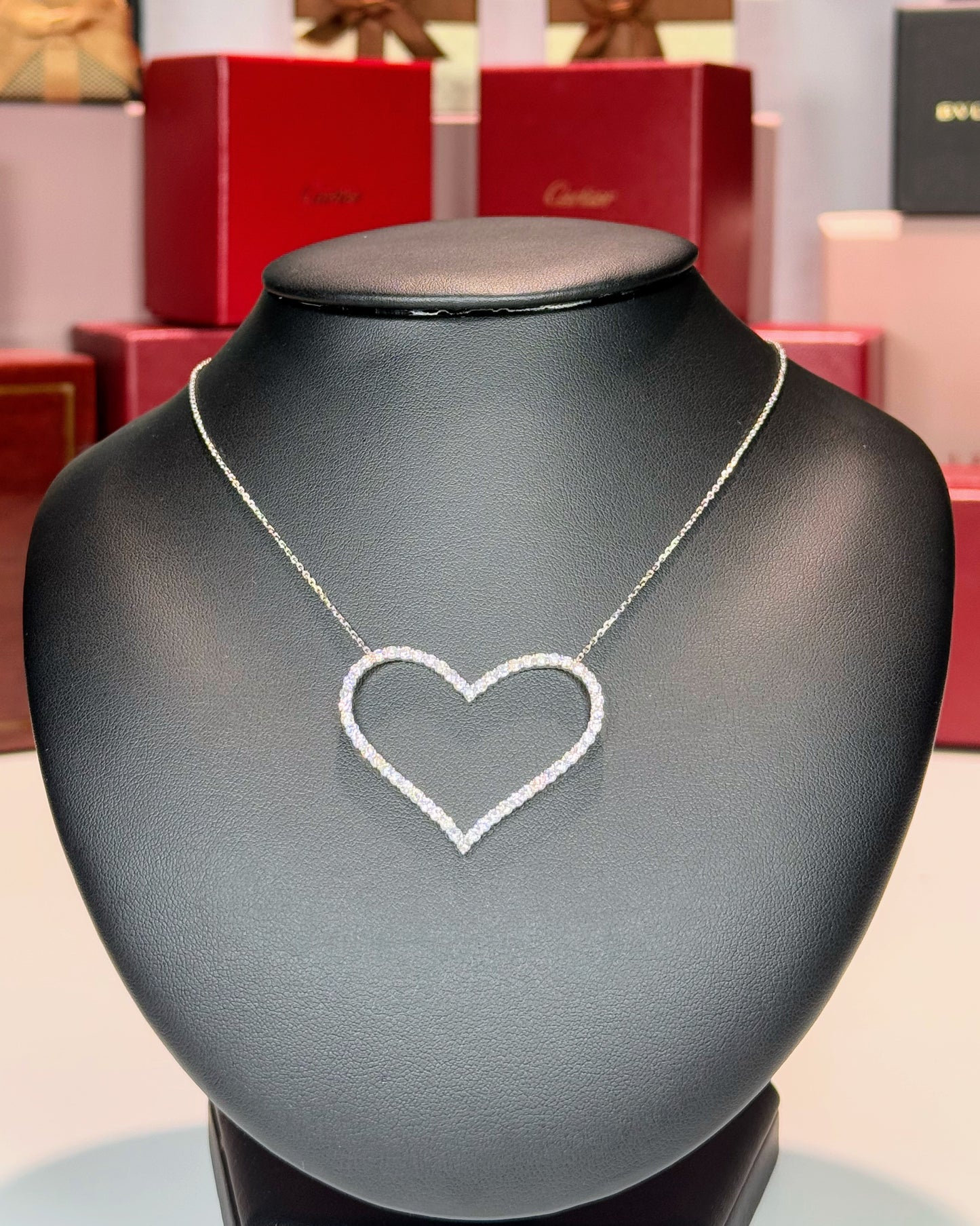 14k White Gold Diamond Heart Pendant Necklace