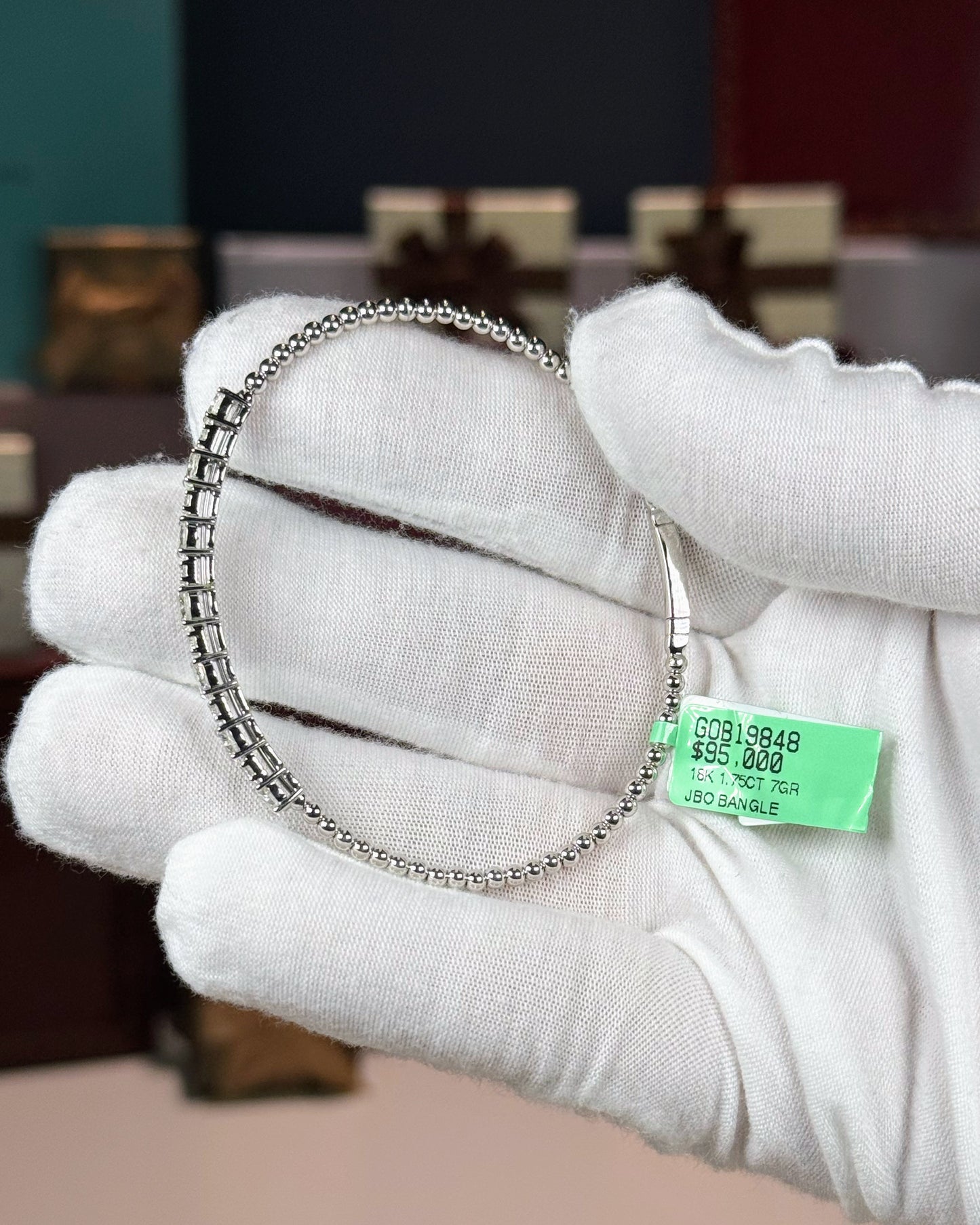 18k White Gold Single Row Diamond Bangle