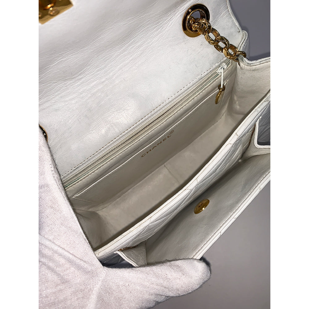 CHANEL Vintage Flap Bag, White, Lambskin Leather, Gold hardware