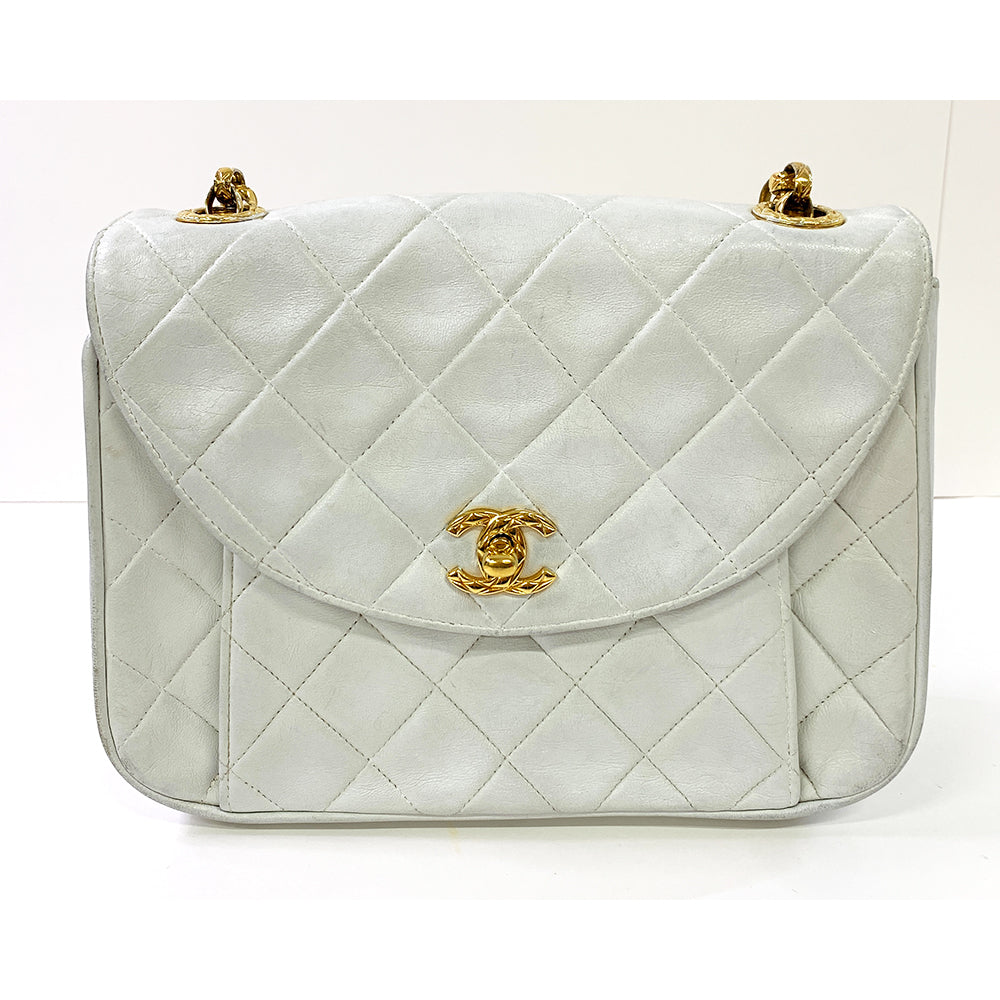 CHANEL Vintage Flap Bag, White, Lambskin Leather, Gold hardware