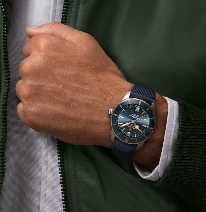 Breitling Navy Blue Dial UB2010161C1S1