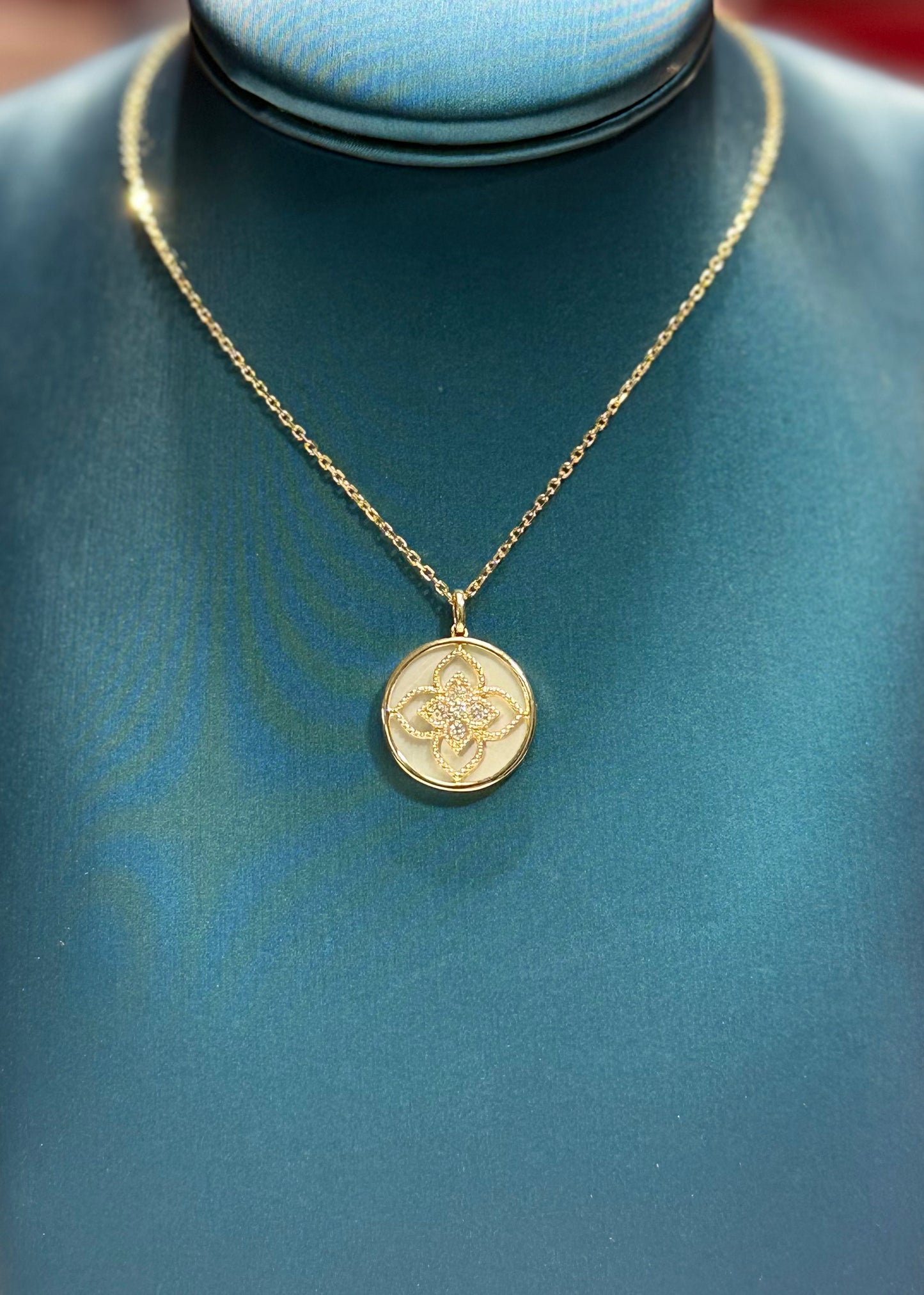 Mother of Pearl Floral Pattern 14k Yellow Gold Pendant Necklace