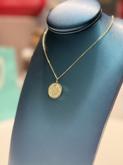 Mother of Pearl Floral Pattern 14k Yellow Gold Pendant Necklace