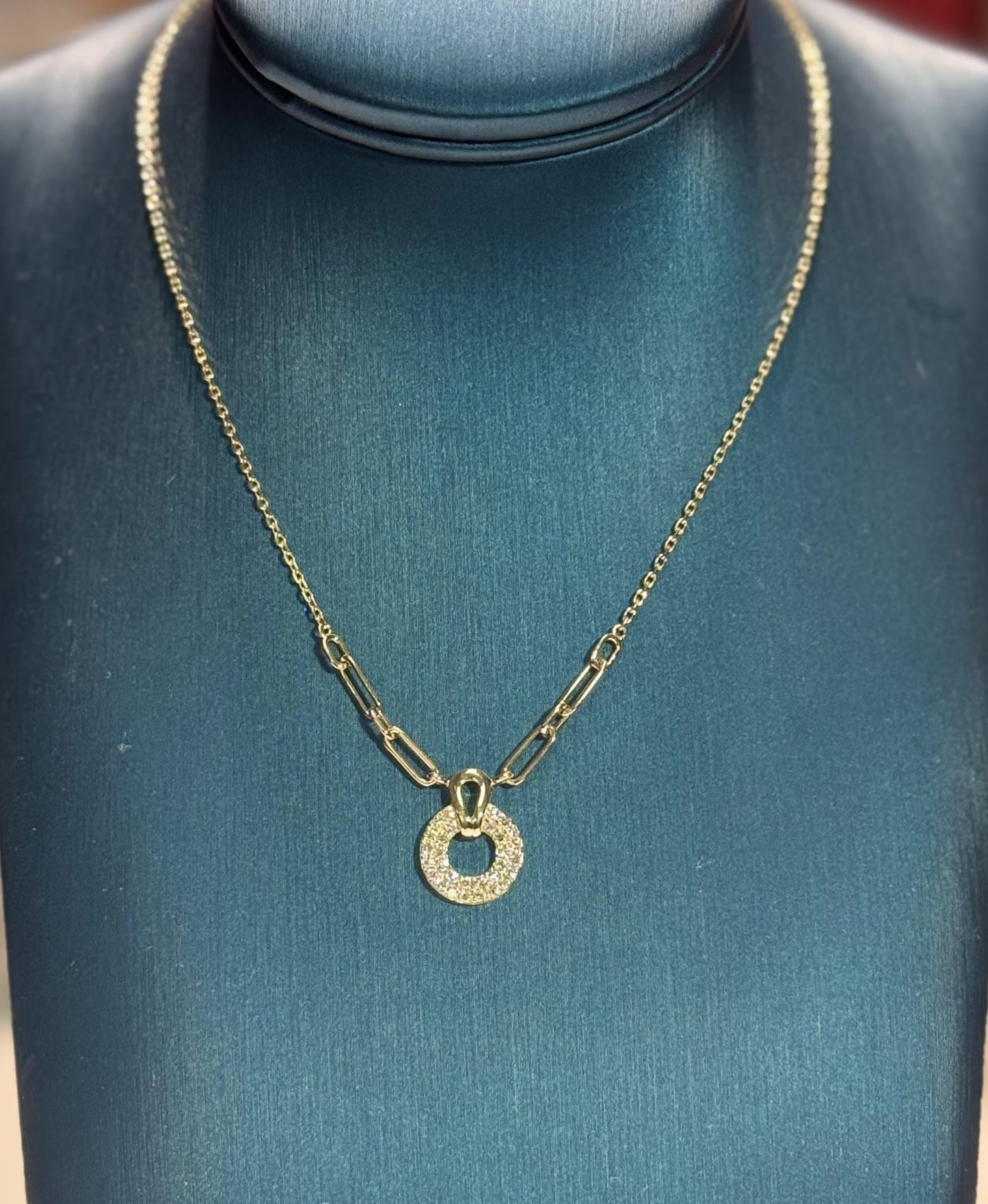 Diamond Circle Pandent 14k Yellow Gold Necklace