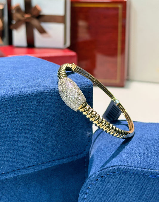 14k Yellow Gold Shell Design Diamond Bangle