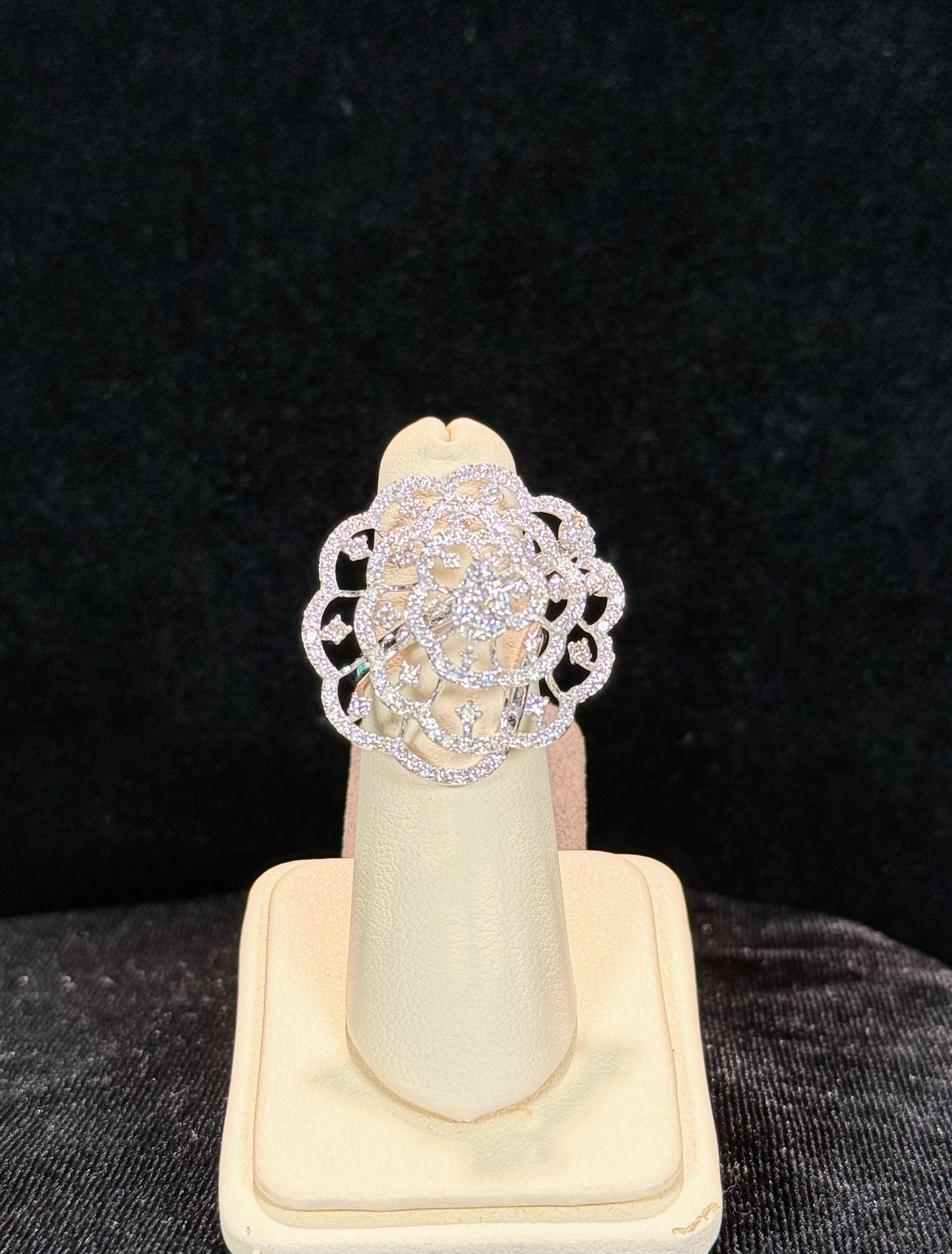 Rose Pattern 14k White Gold Diamond Ring