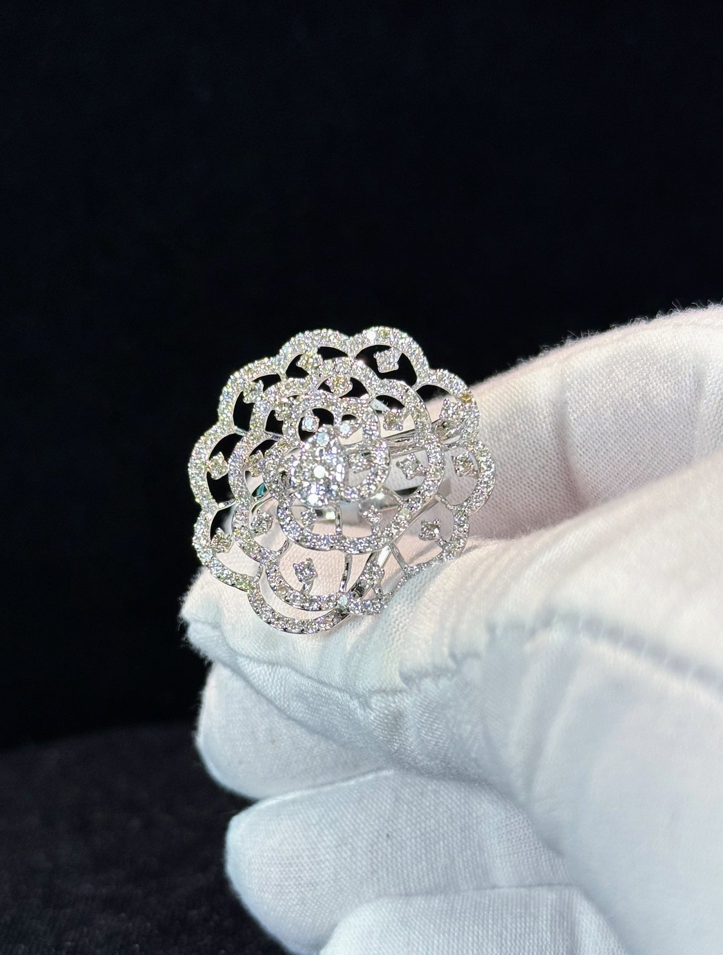 Rose Pattern 14k White Gold Diamond Ring