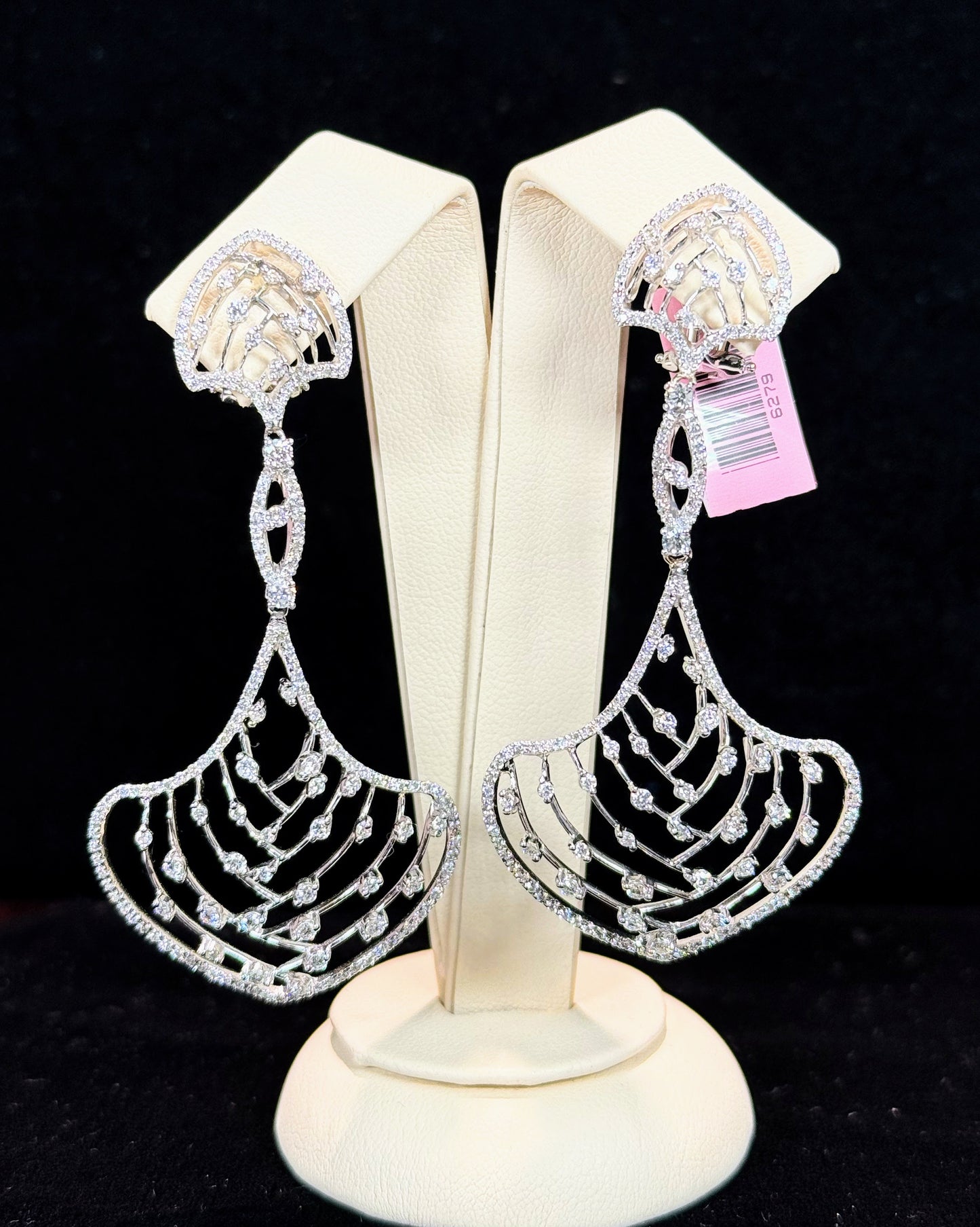 Calm Shell Design 14k WhiteGold Diamond Earrings