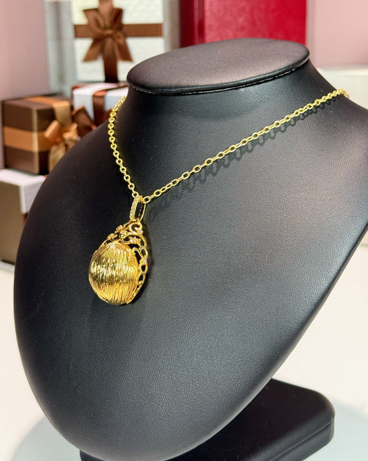 Scarb Design 18k Yellow Gold Diamond Pendant Necklace