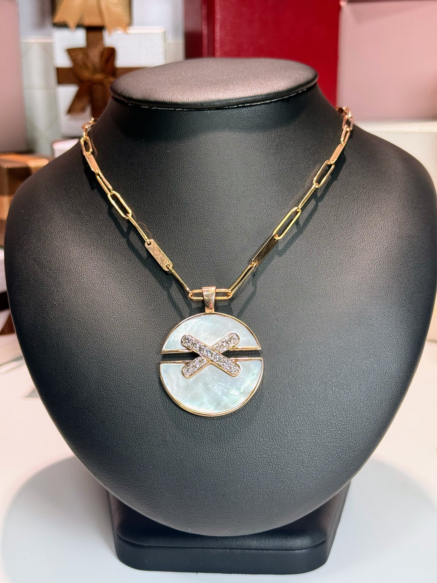 Mother of Pearl Round Purse Design 14k Yellow Gold Pendant Necklace