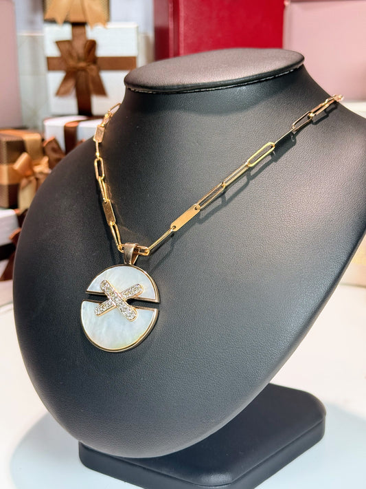 Mother of Pearl Round Purse Design 14k Yellow Gold Pendant Necklace