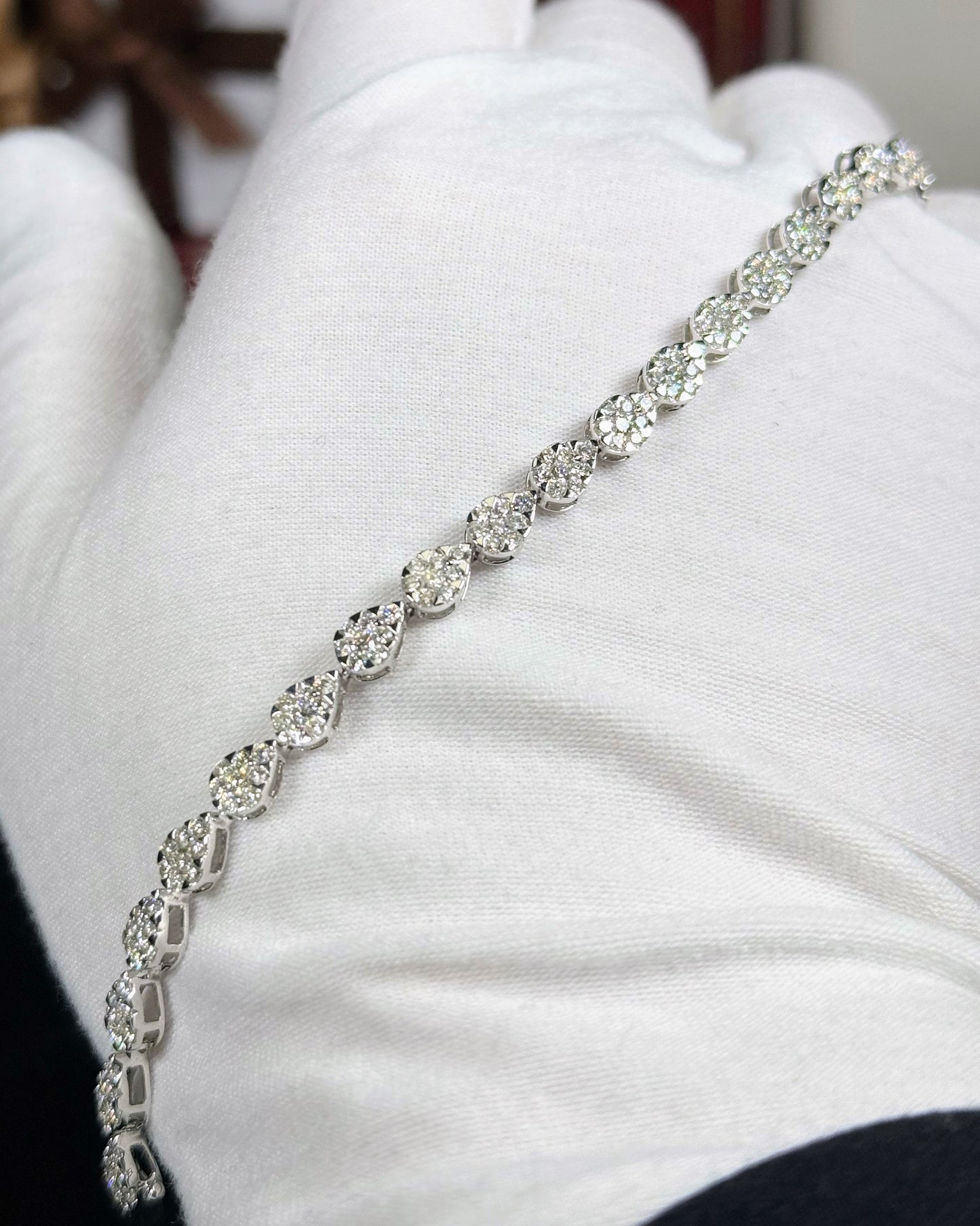 Raindrops Design 14k White Gold Diamond Bracelet