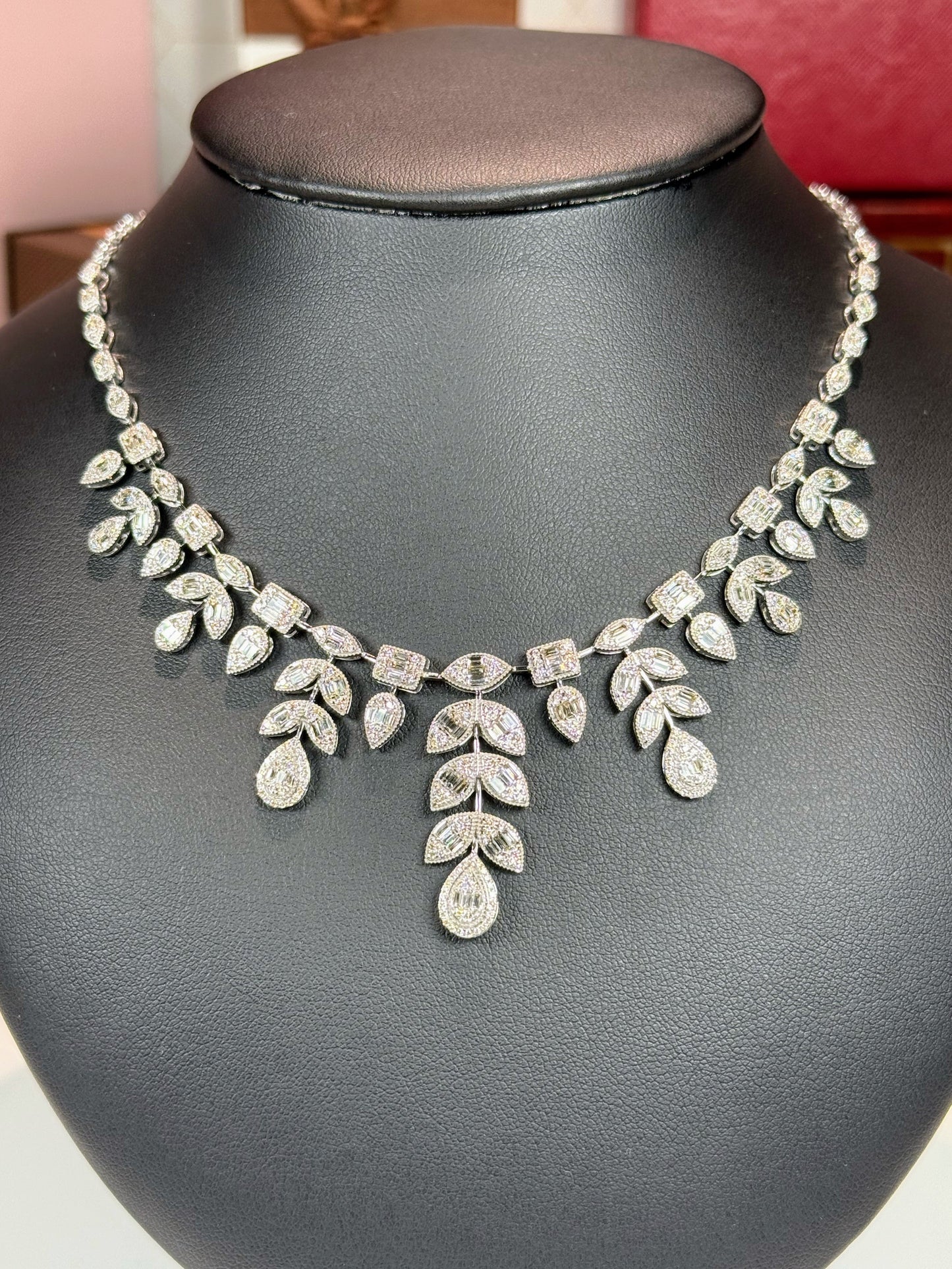 Leafy Pattern 14k White Gold Diamond Necklace