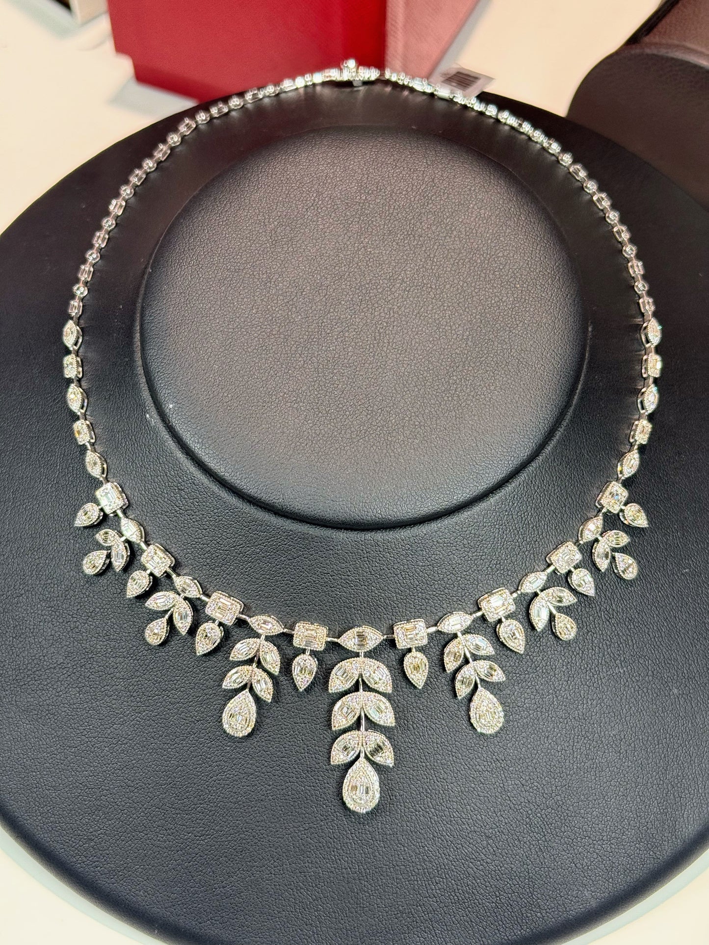 Leafy Pattern 14k White Gold Diamond Necklace
