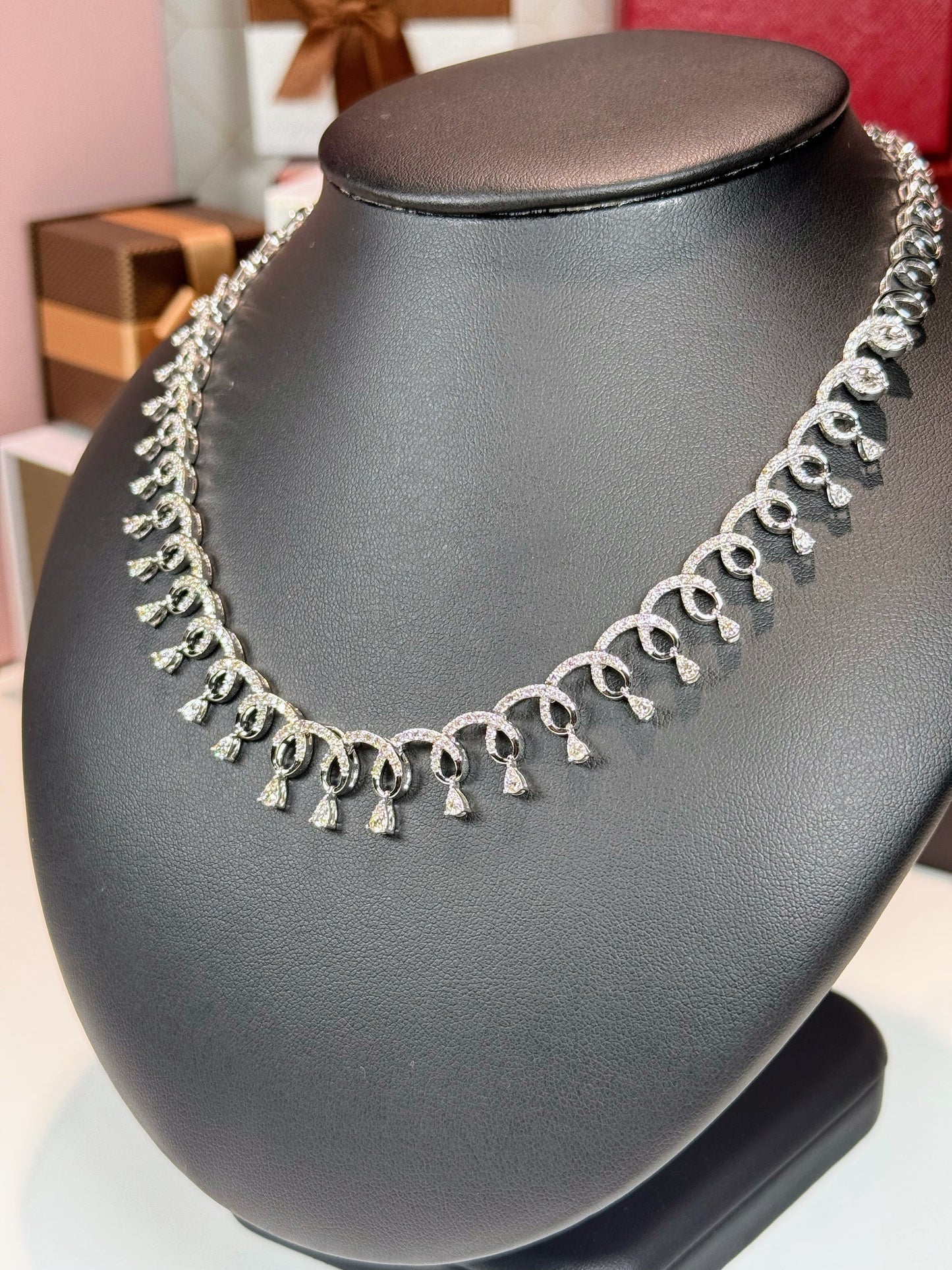 Curvy Pattern and Dangling Raindrops 14k White Gold Diamond Necklace