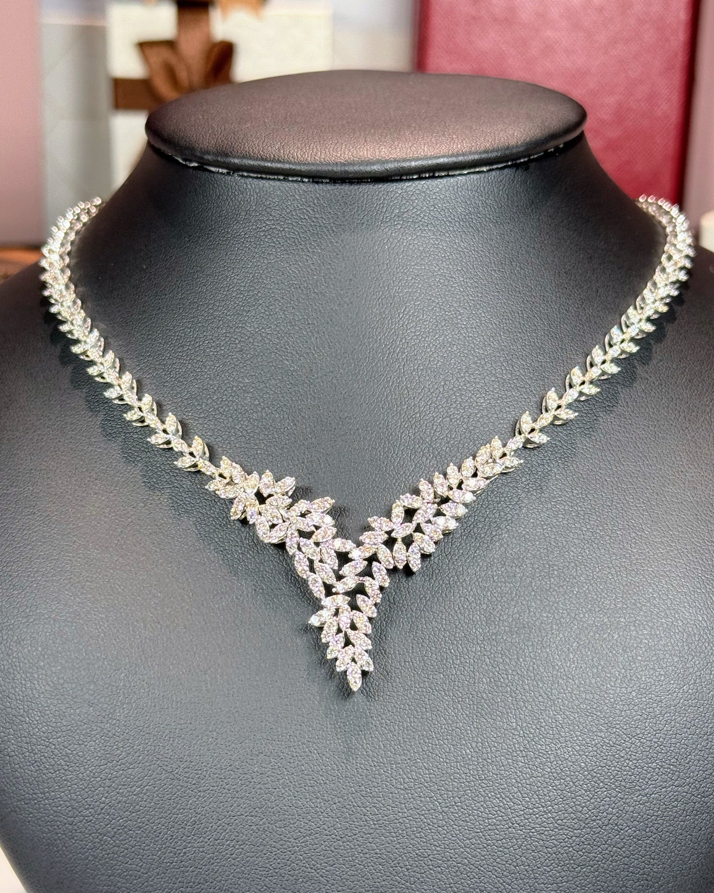 Leafy Pattern 14k White Gold Diamond Necklace