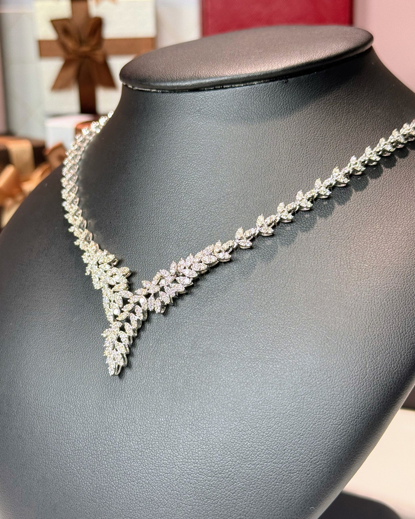 Leafy Pattern 14k White Gold Diamond Necklace