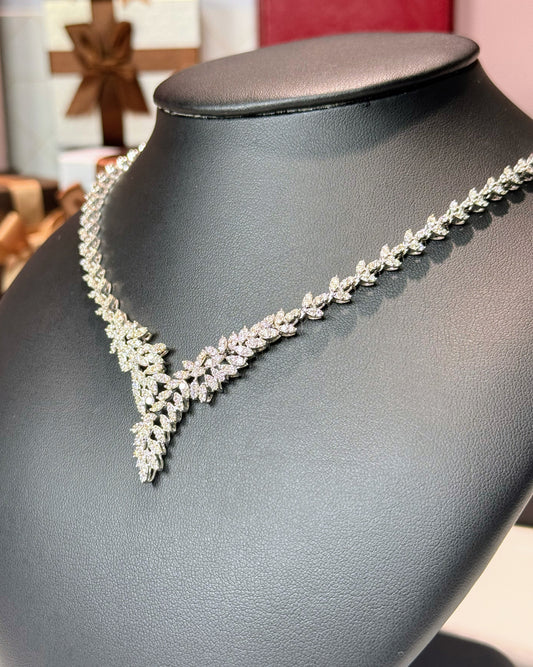 Leafy Pattern 14k White Gold Diamond Necklace