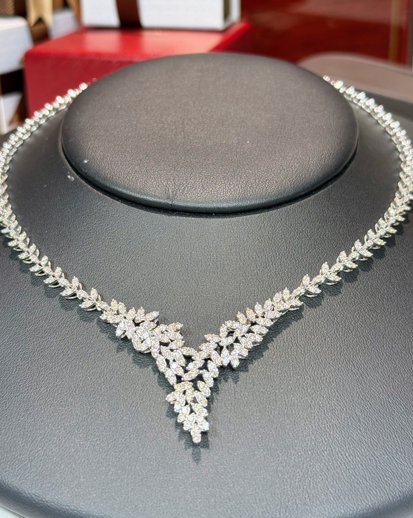 Leafy Pattern 14k White Gold Diamond Necklace