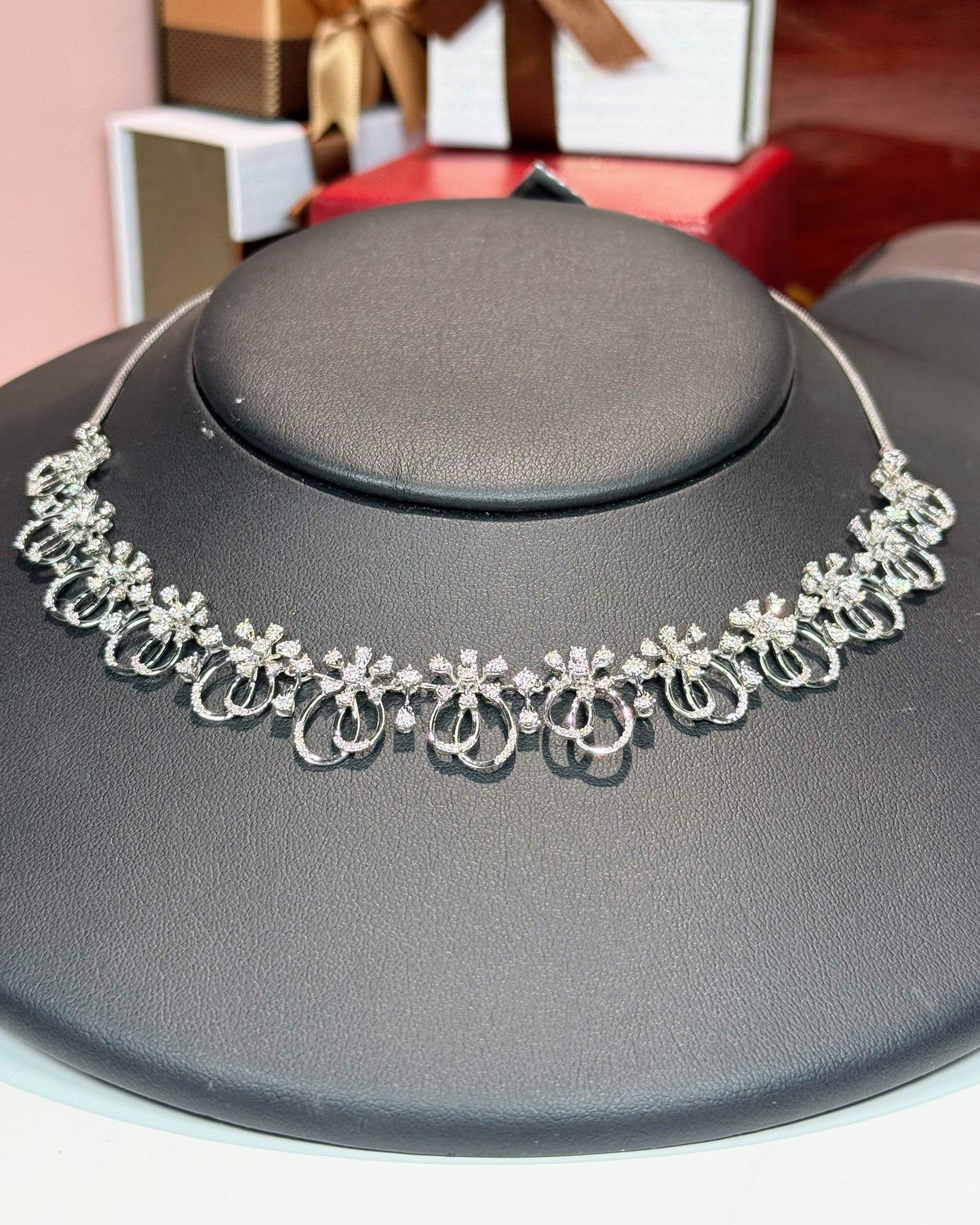 Floral Pattern 14k White Gold Diamond Necklace