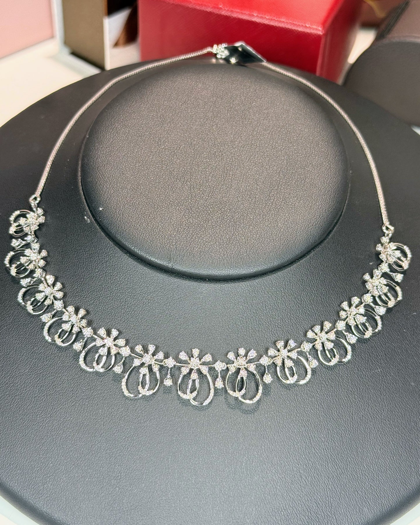 Floral Pattern 14k White Gold Diamond Necklace