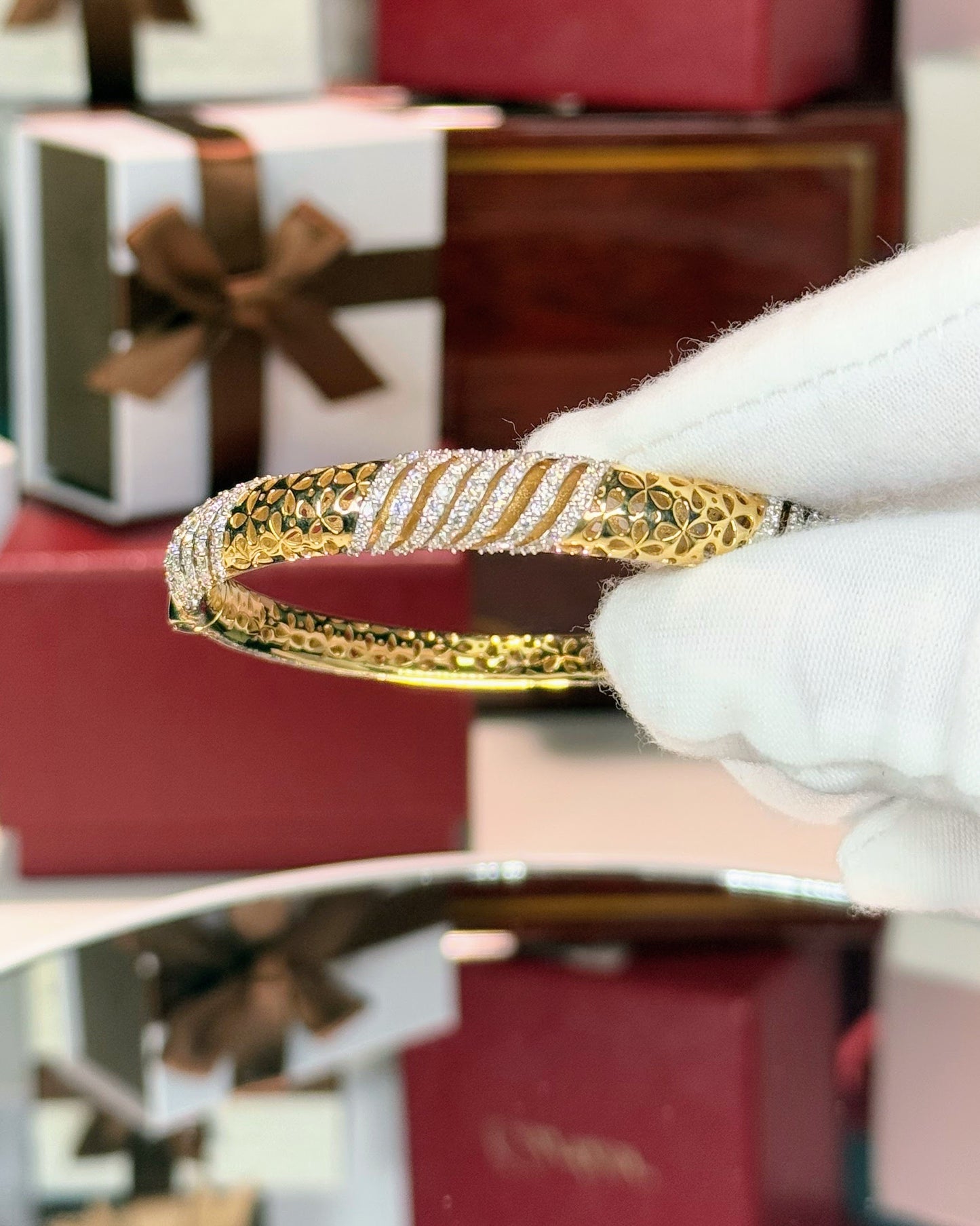Floral Pattern 14k Yellow Gold Diamond Bangle Bracelet