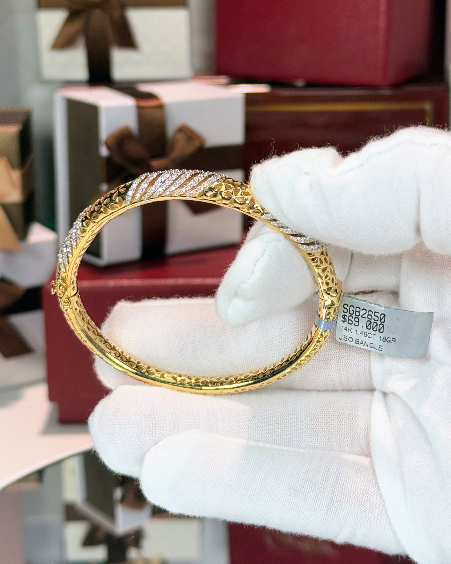 Floral Pattern 14k Yellow Gold Diamond Bangle Bracelet