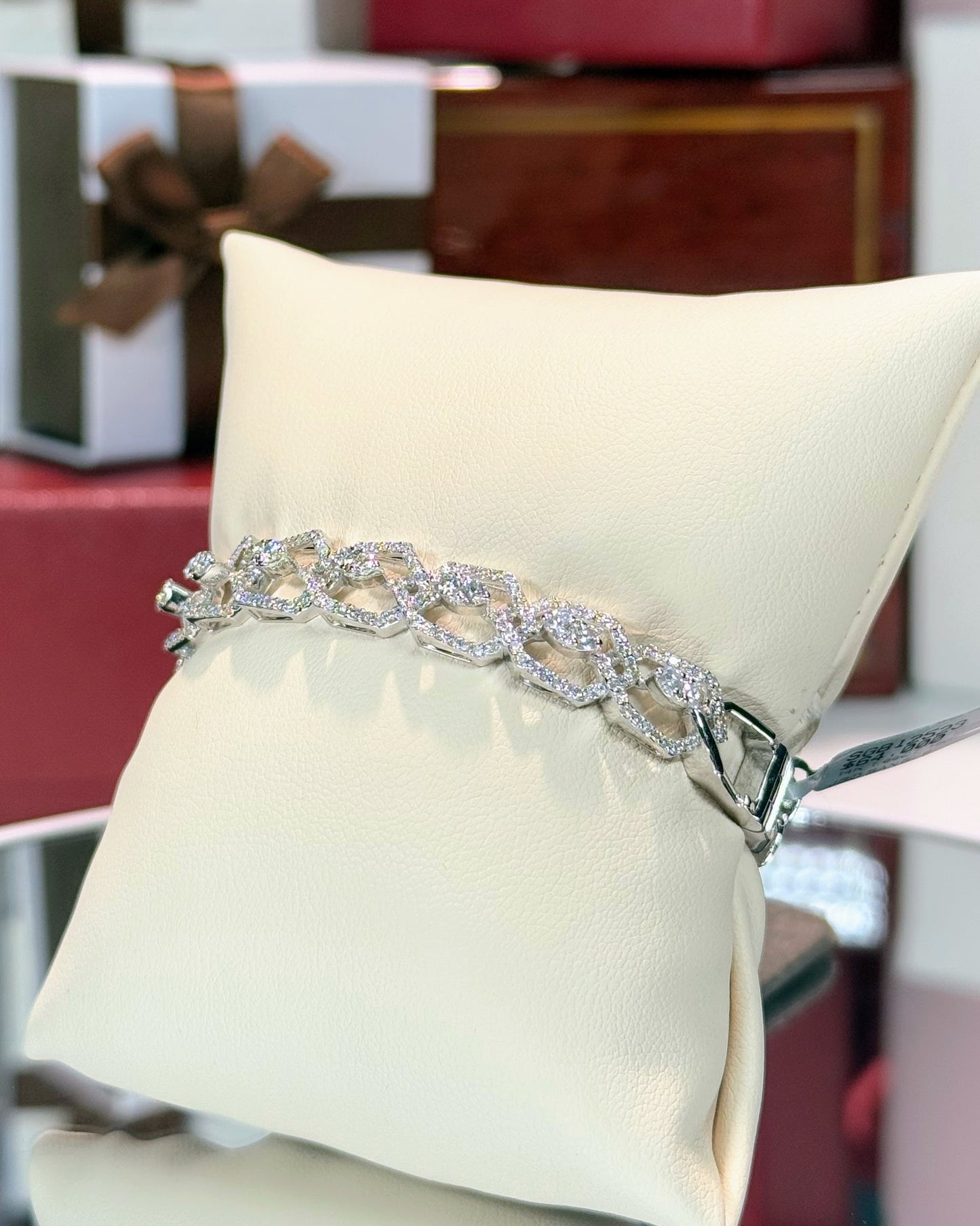Chain Design 14k White Gold Diamond Bangle