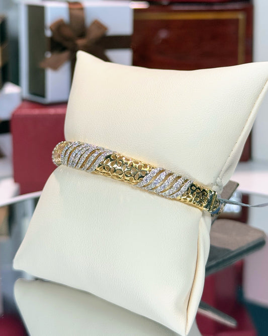 Floral Pattern 14k Yellow Gold Diamond Bangle Bracelet