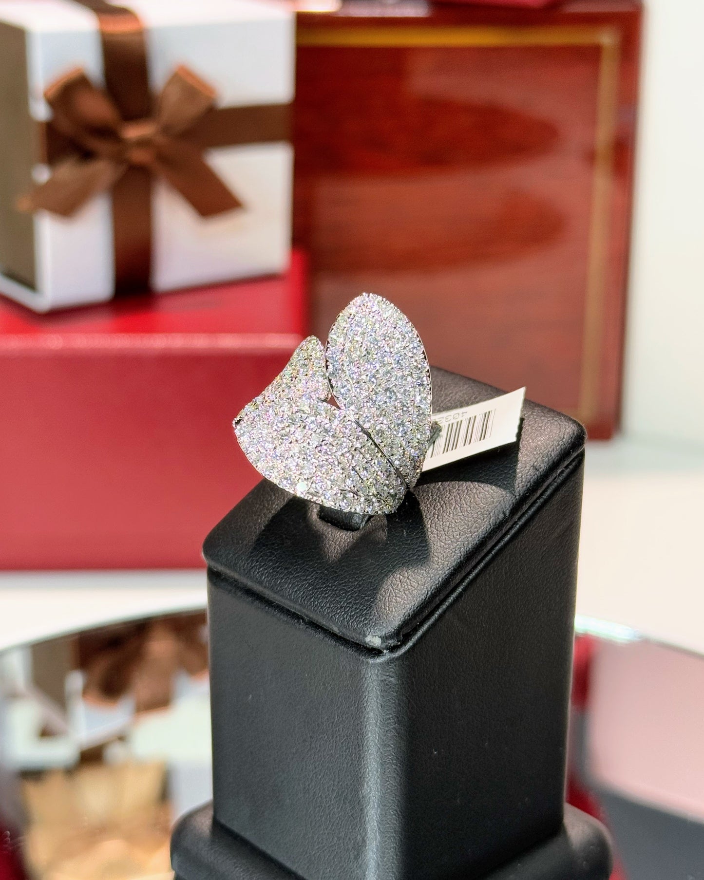 14k White Gold Diamond Leaf Warp Ring