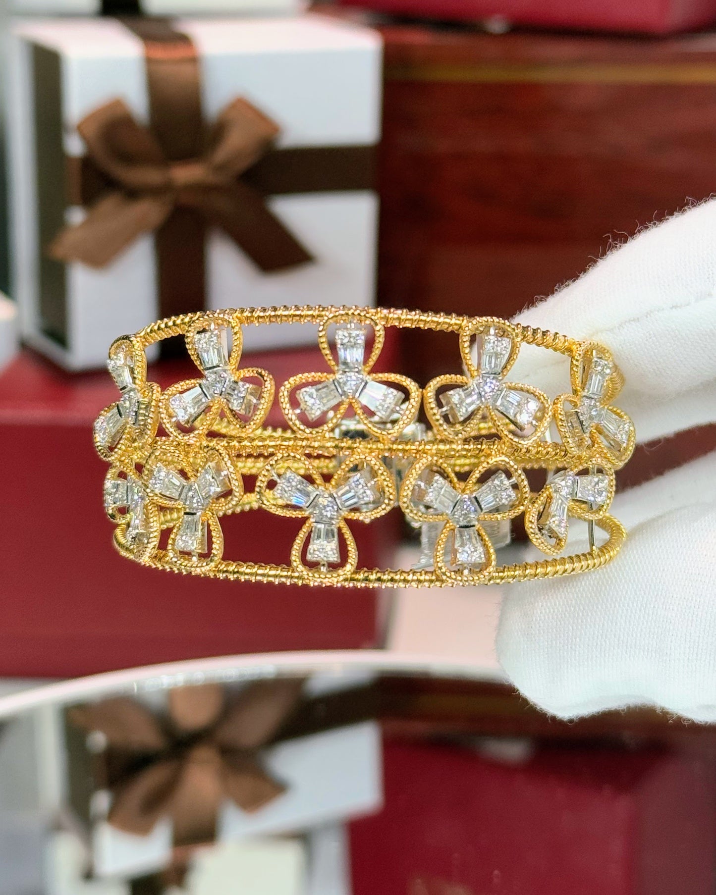 14k Yellow Gold Clover Layers Diamond Bracelet