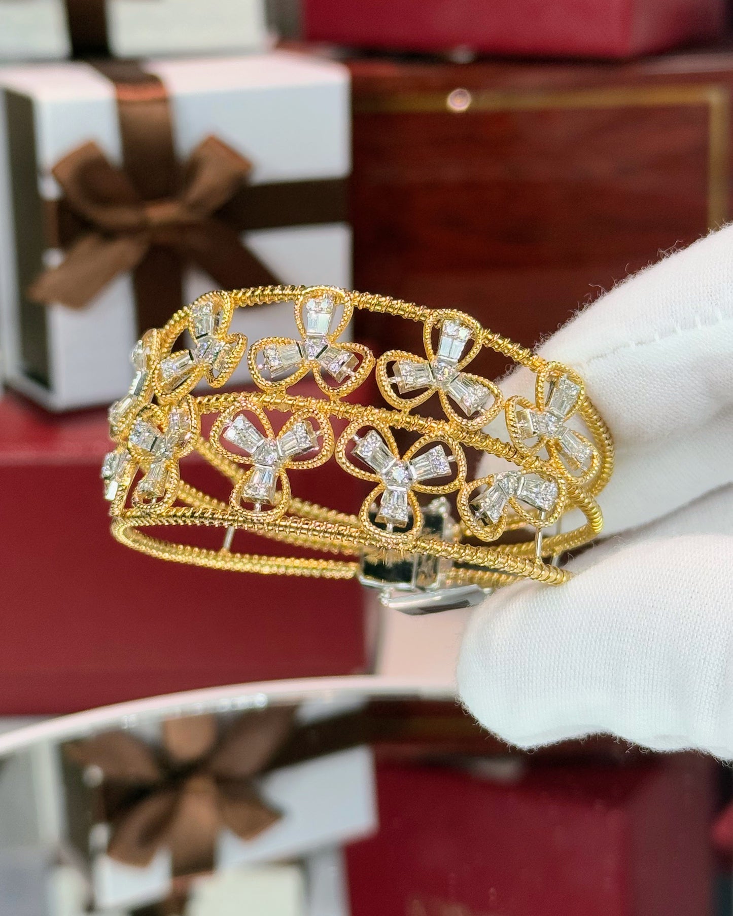 14k Yellow Gold Clover Layers Diamond Bracelet