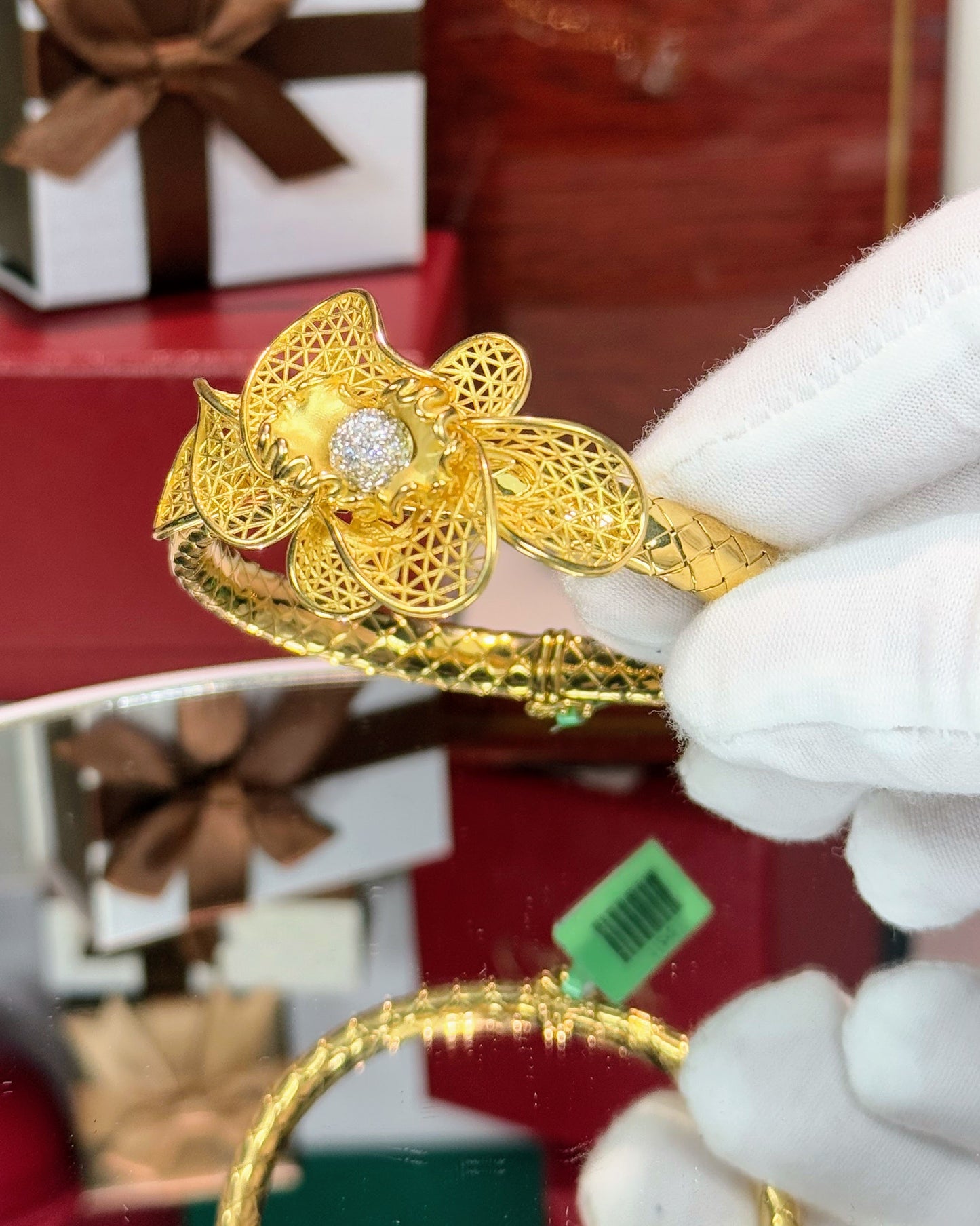 Diamond Core 18k Yellow Gold Flower Bangle