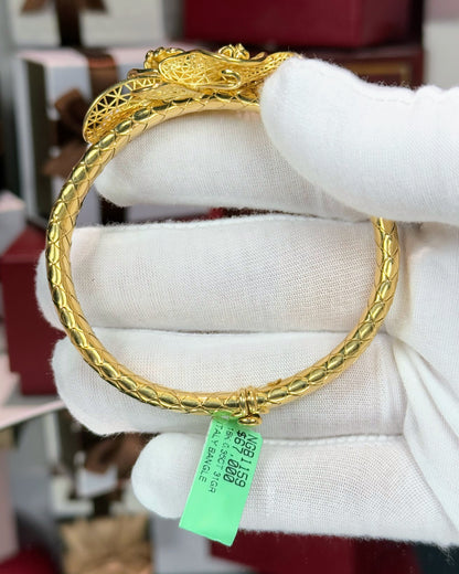 Diamond Core 18k Yellow Gold Flower Bangle