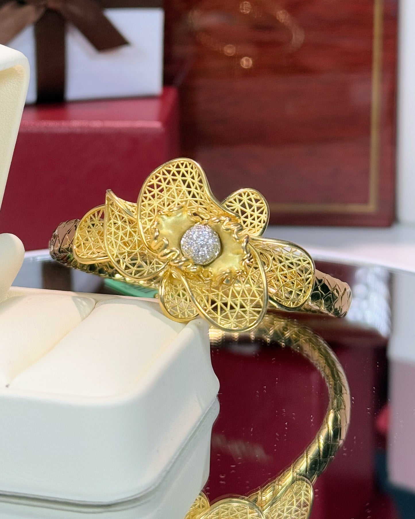 Diamond Core 18k Yellow Gold Flower Bangle