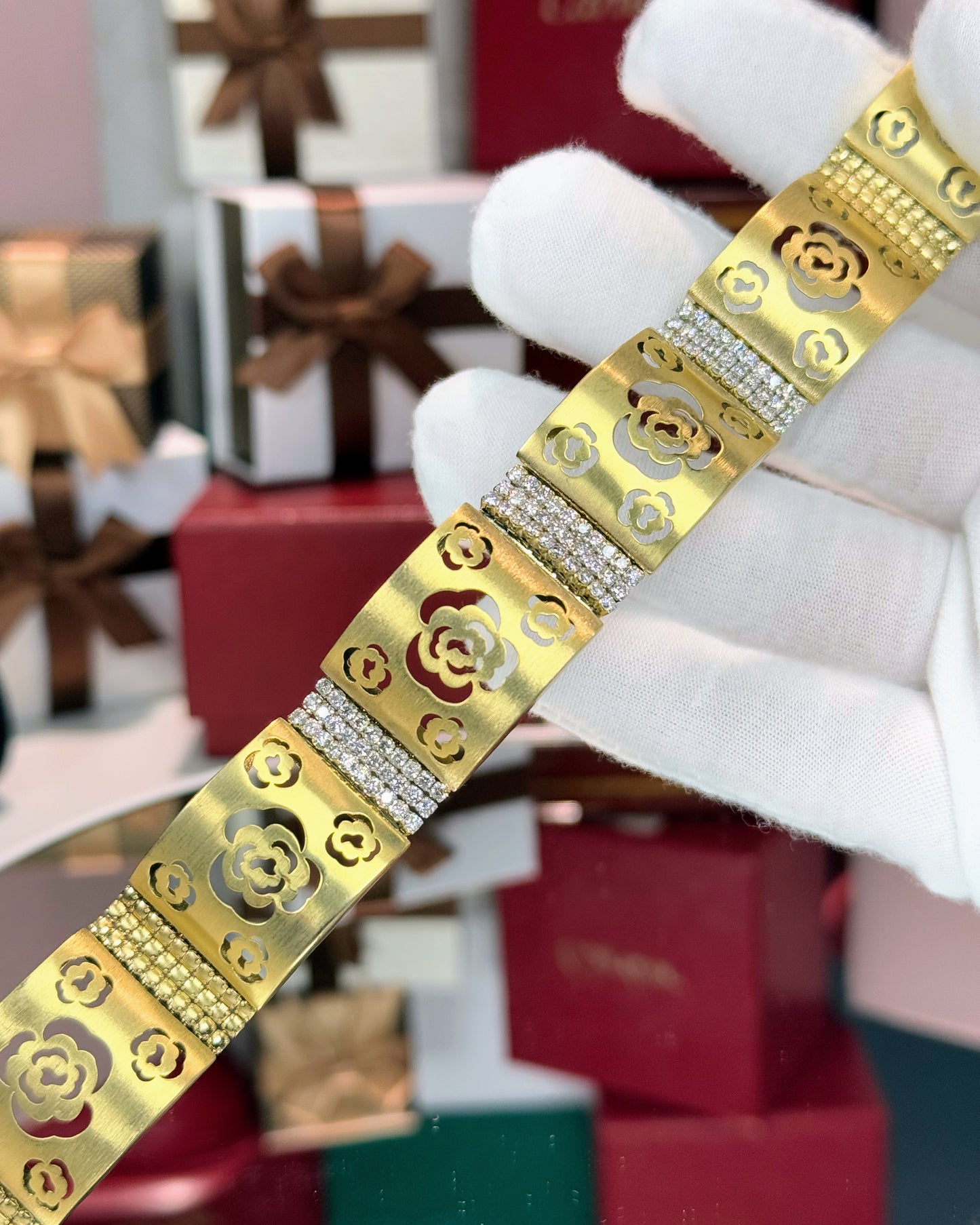 Floral Pattern 14k Yellow Gold Diamond Bracelet