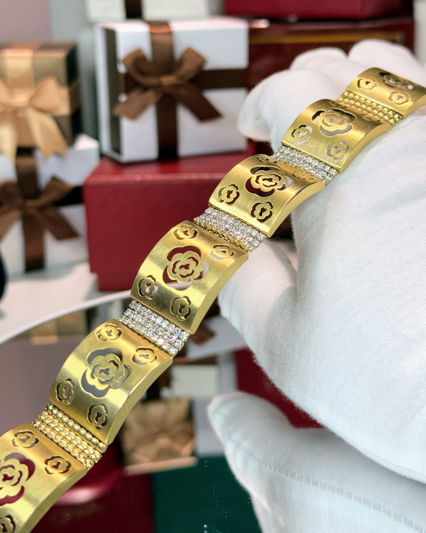 Floral Pattern 14k Yellow Gold Diamond Bracelet