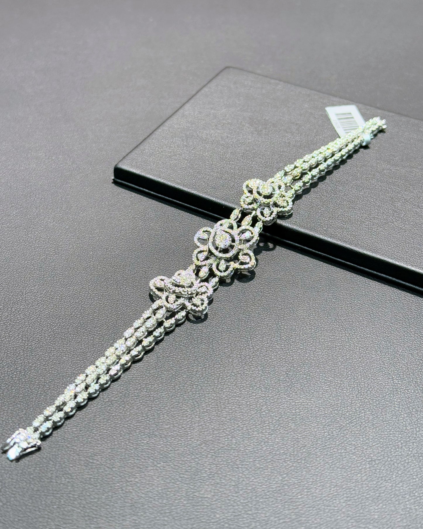14k White Gold Diamond Flower Bracelet