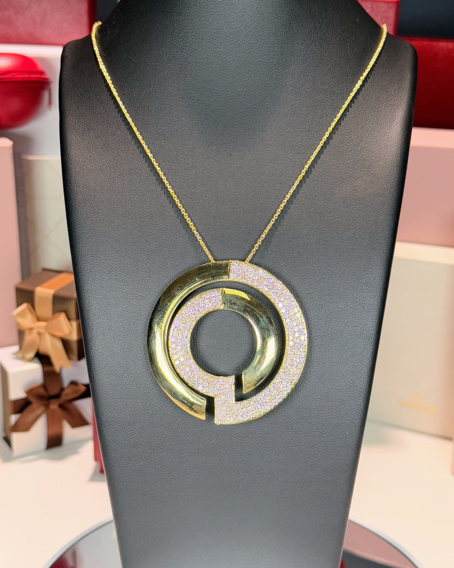 14k Yellow Gold Circle Maze Pendant Necklace