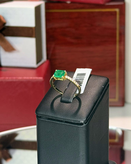 14k Yellow Gold Emerald Ring